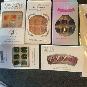 Elegant Press-On Nails Set  and glue stickers a set of six.